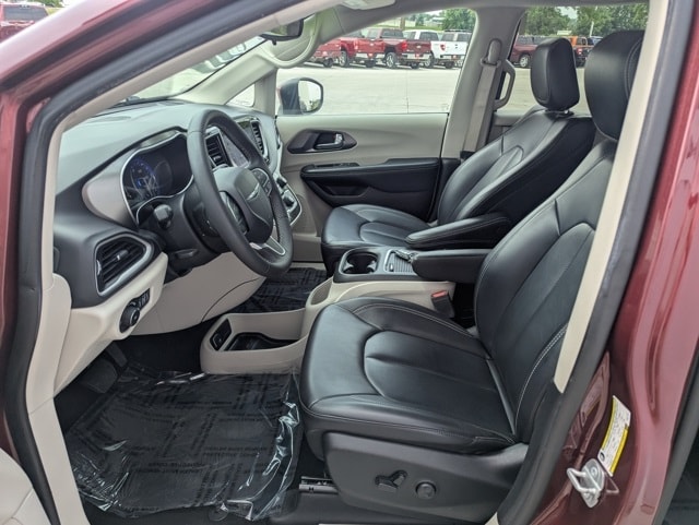 Used 2023 Chrysler Pacifica Touring L with VIN 2C4RC1BG5PR521200 for sale in Waterloo, IA
