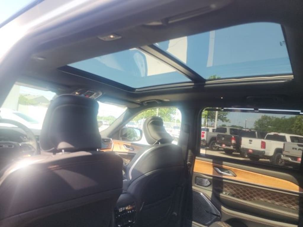 New 2026 Jeep Grand Cherokee L Summit Sport Utility