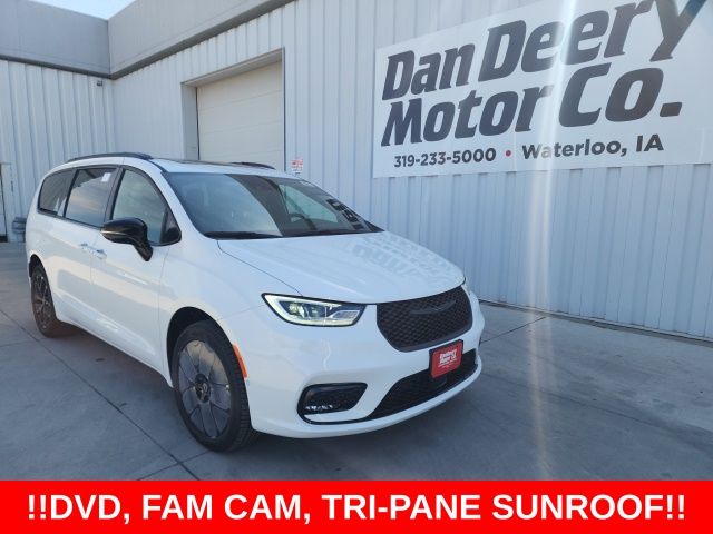 2026 Chrysler Pacifica Limited AWD's photo