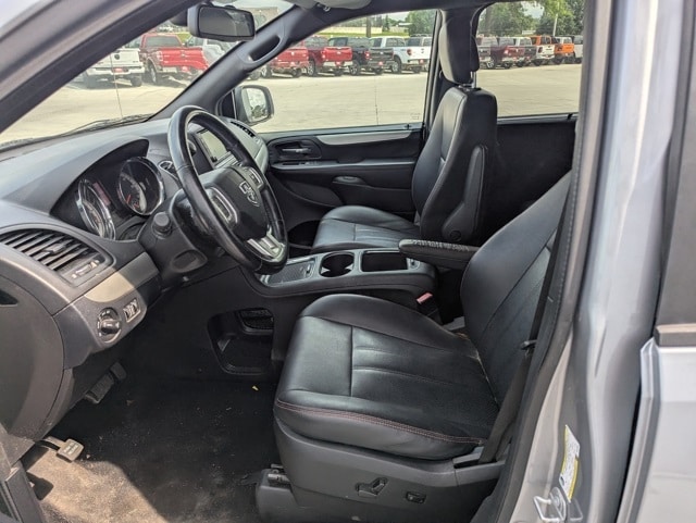 Used 2019 Dodge Grand Caravan GT with VIN 2C4RDGEG2KR557558 for sale in Waterloo, IA