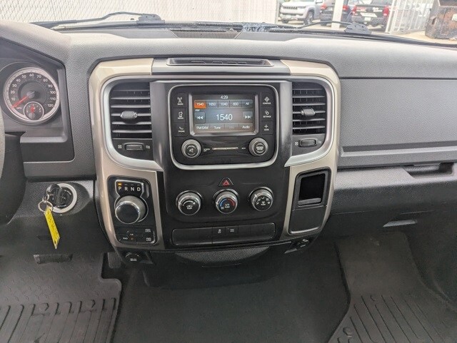 2013 Ram 1500 SLT photo 3
