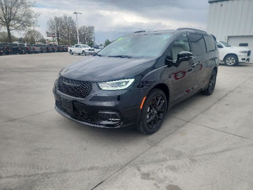 New 2026 Chrysler Pacifica Limited Passenger Van