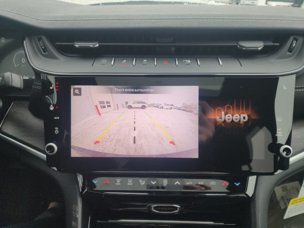 New 2026 Jeep Grand Cherokee Laredo Sport Utility