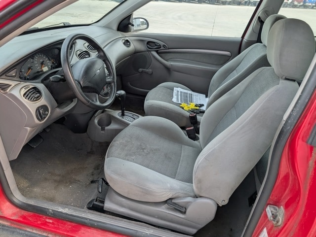 Used 2000 Ford Focus ZX3 with VIN 3FAFP3137YR250885 for sale in Waterloo, IA