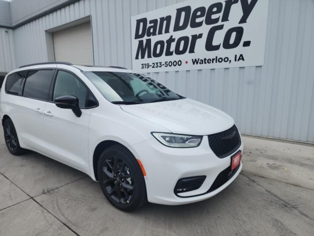 New 2026 Chrysler Pacifica Limited Passenger Van