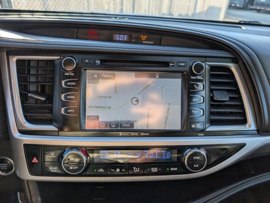 Used 2019 Toyota Highlander SE SUV