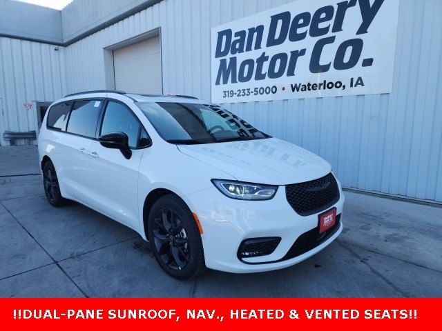 2026 Chrysler Pacifica Limited's photo