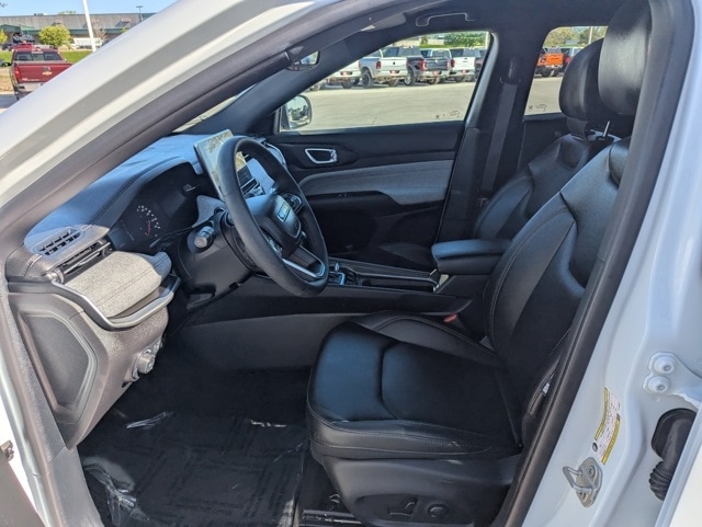 Used 2024 Jeep Compass Latitude Lux with VIN 3C4NJDFN8RT100327 for sale in Waterloo, IA