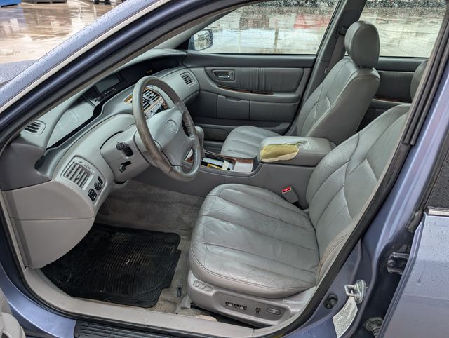 Used 2000 Toyota Avalon XLS with VIN 4T1BF28B1YU095502 for sale in Waterloo, IA