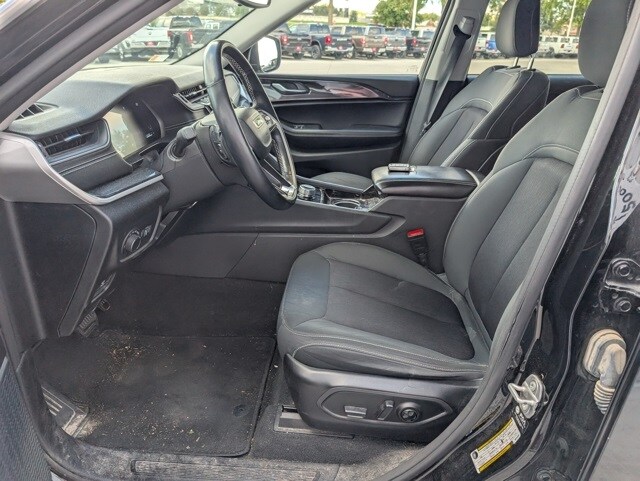 2021 Jeep Grand Cherokee Laredo photo 3