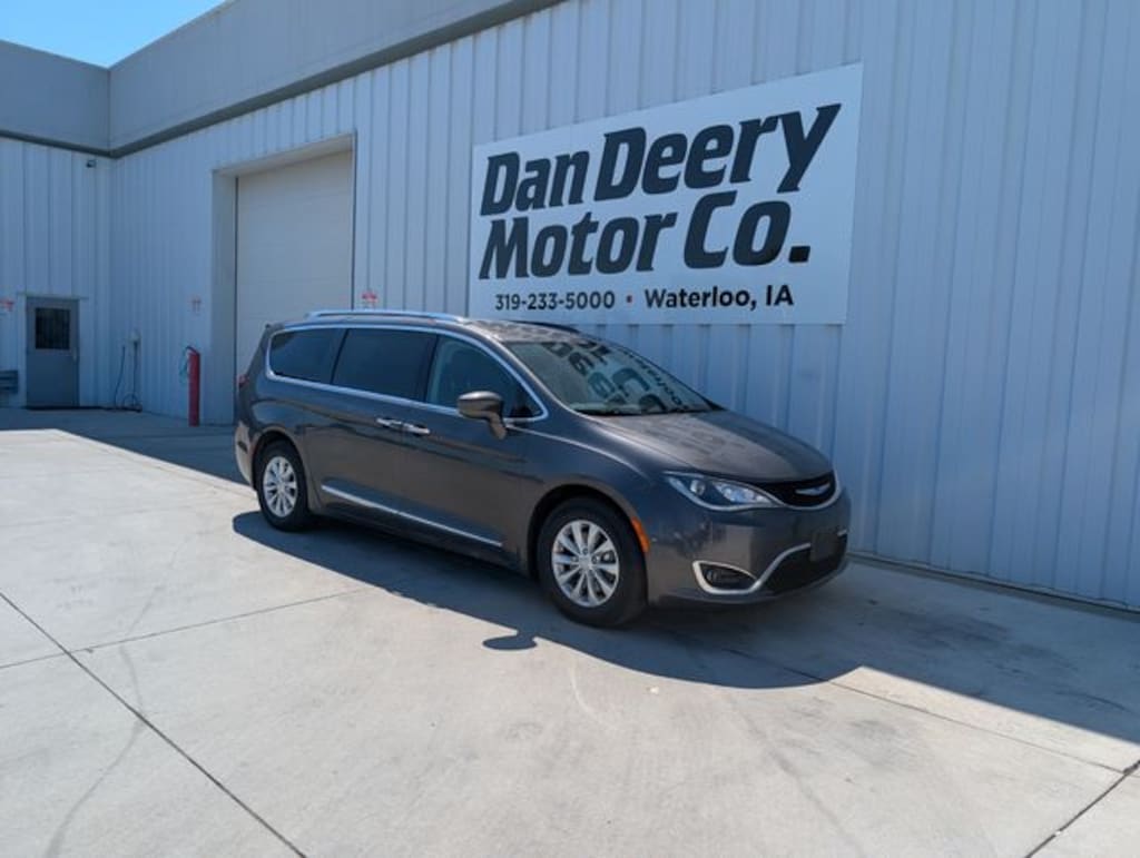 Used 2018 Chrysler Pacifica Touring L Plus Minivan/Van