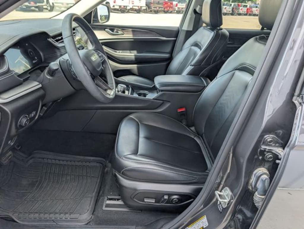 Used 2023 Jeep Grand Cherokee Limited SUV
