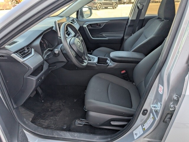 2024 Toyota RAV4 LE photo 2