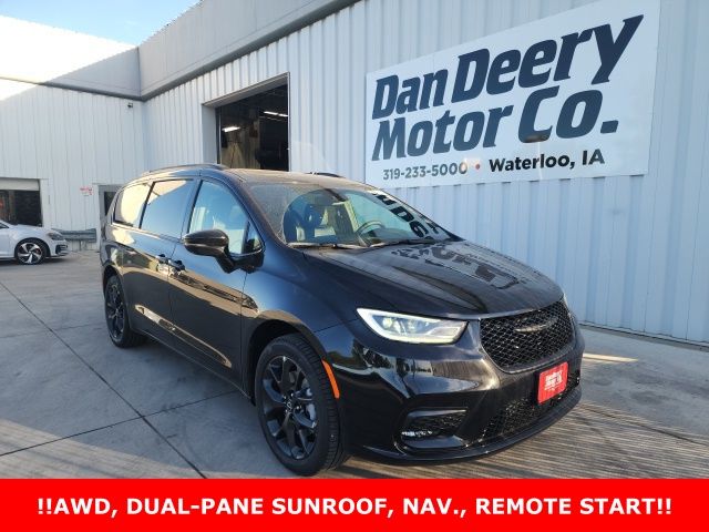 2026 Chrysler Pacifica Passenger Van 