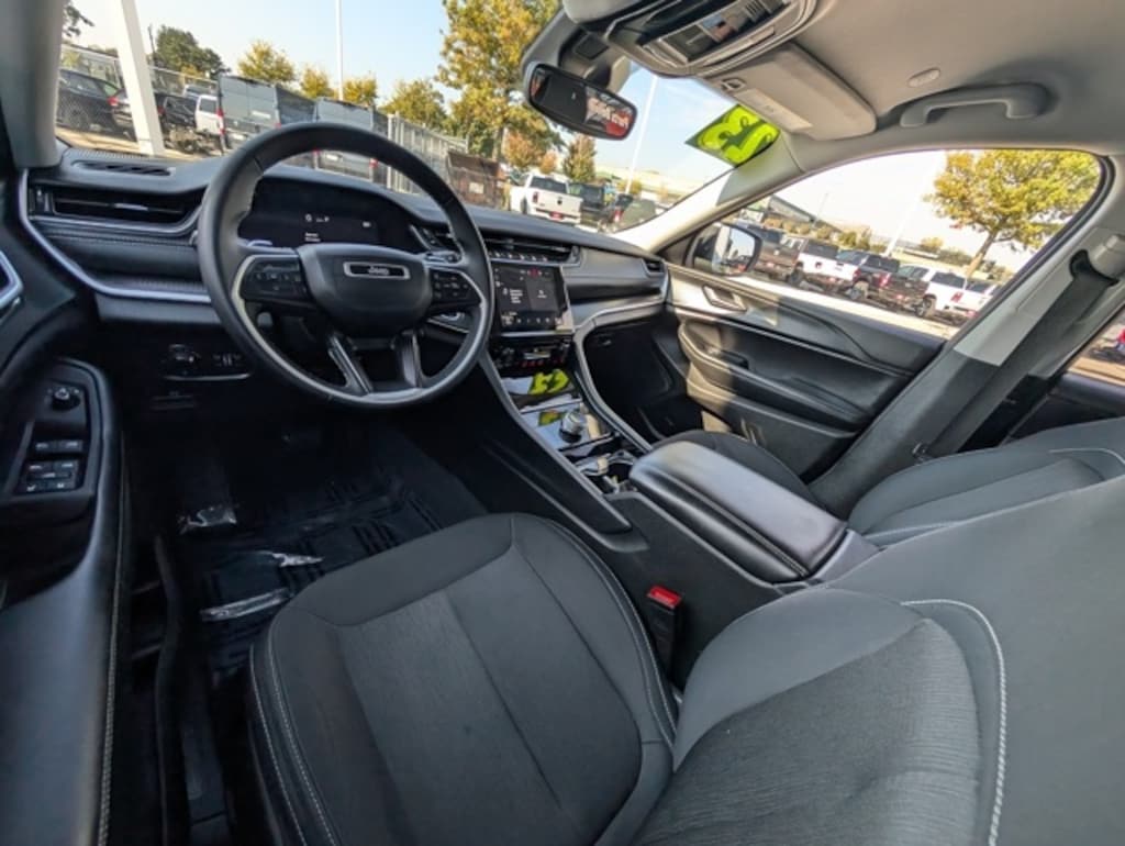 Used 2023 Jeep Grand Cherokee L Laredo SUV