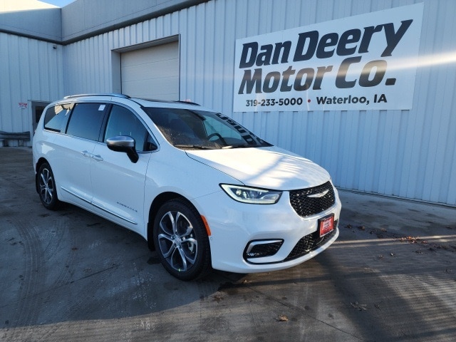 2026 Chrysler Pacifica Pinnacle's photo