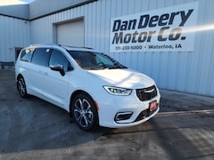 2026 Chrysler Pacifica Pinnacle Passenger Van