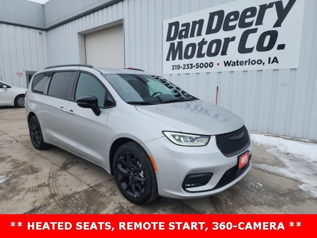 2026 Chrysler Pacifica Select's photo