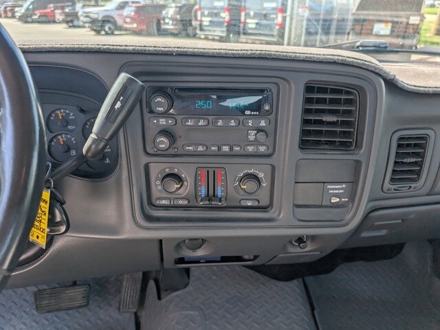 2003 Chevrolet Silverado 1500 LS photo 3