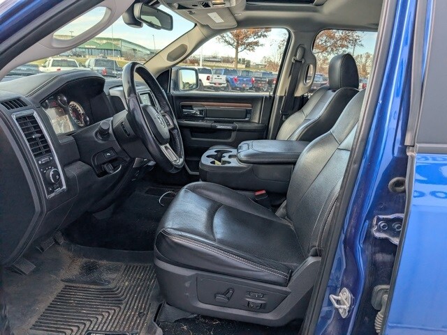 2017 Ram 1500 Laramie photo 2