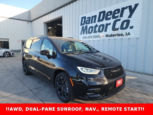 2026 Chrysler Pacifica Limited's photo