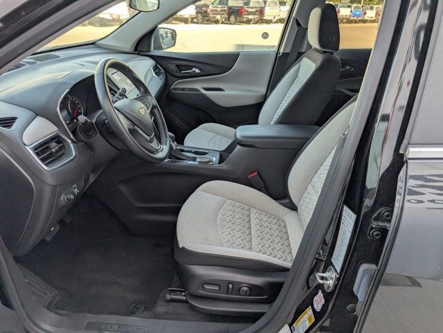 2024 Chevrolet Equinox LT photo 2