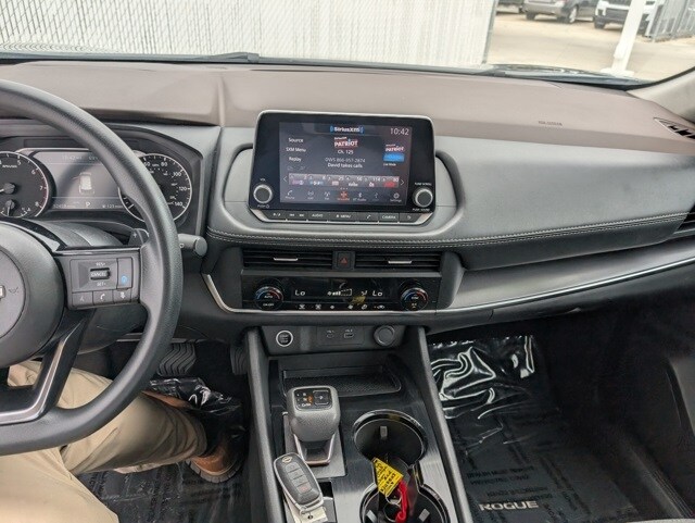 2023 Nissan Rogue SV photo 3