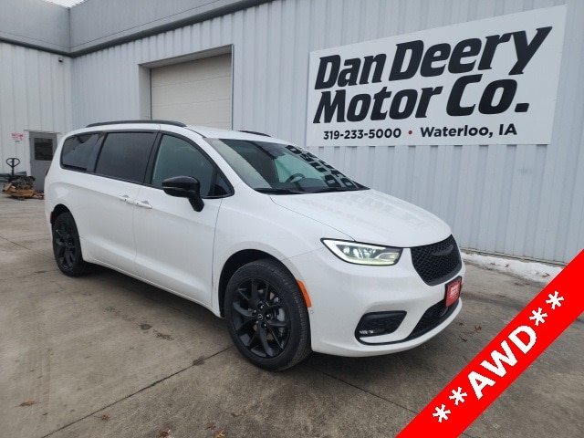 2026 Chrysler Pacifica Select's photo