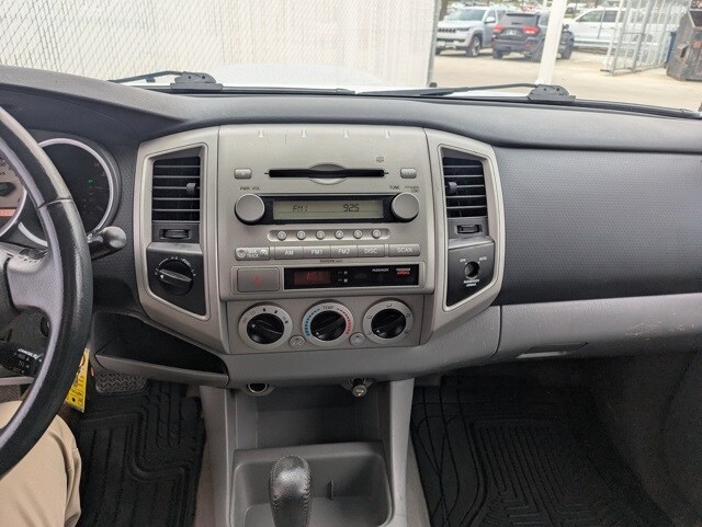 2005 Toyota Tacoma Base photo 3