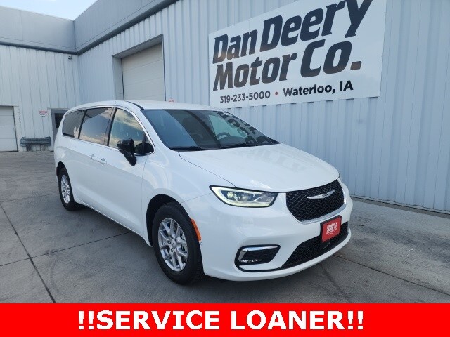 2026 Chrysler Pacifica Select's photo