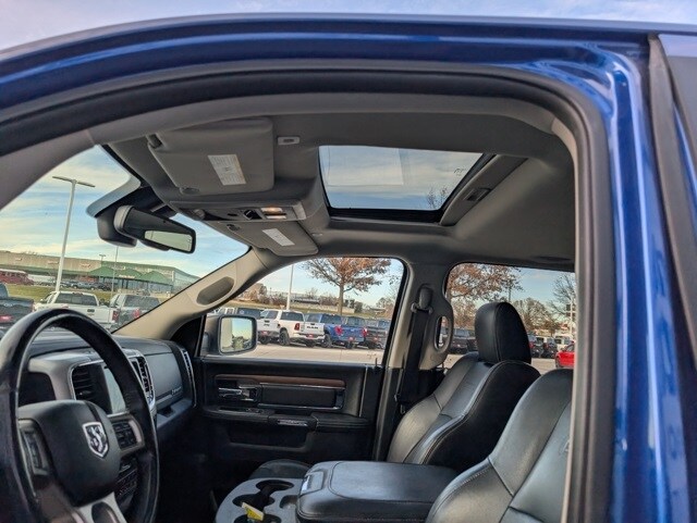 2017 Ram 1500 Laramie photo 3