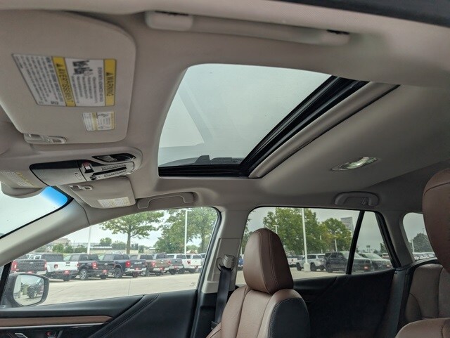 2020 Subaru Outback Touring XT photo 3