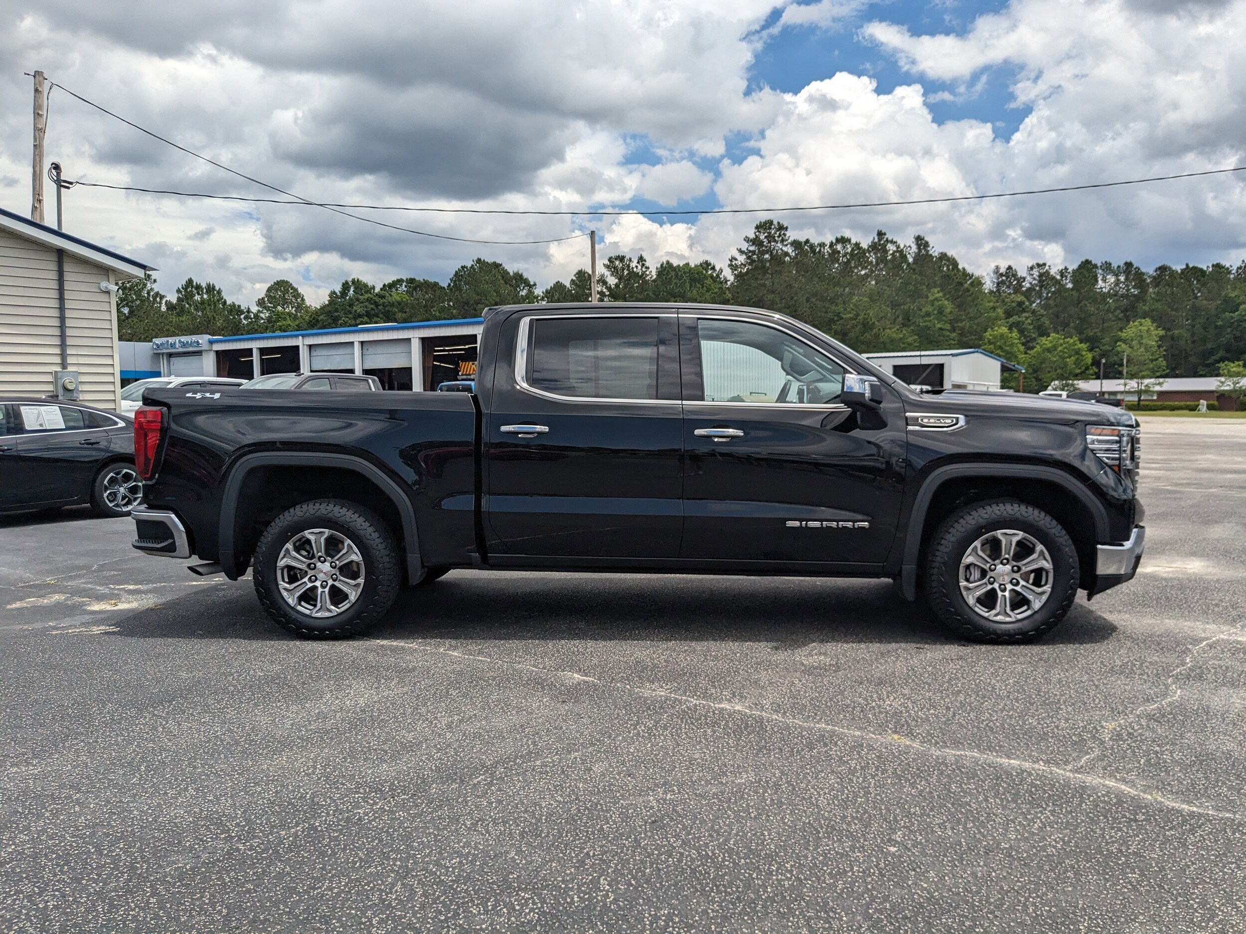 2024 Gmc Sierra 1500 SLT photo 2