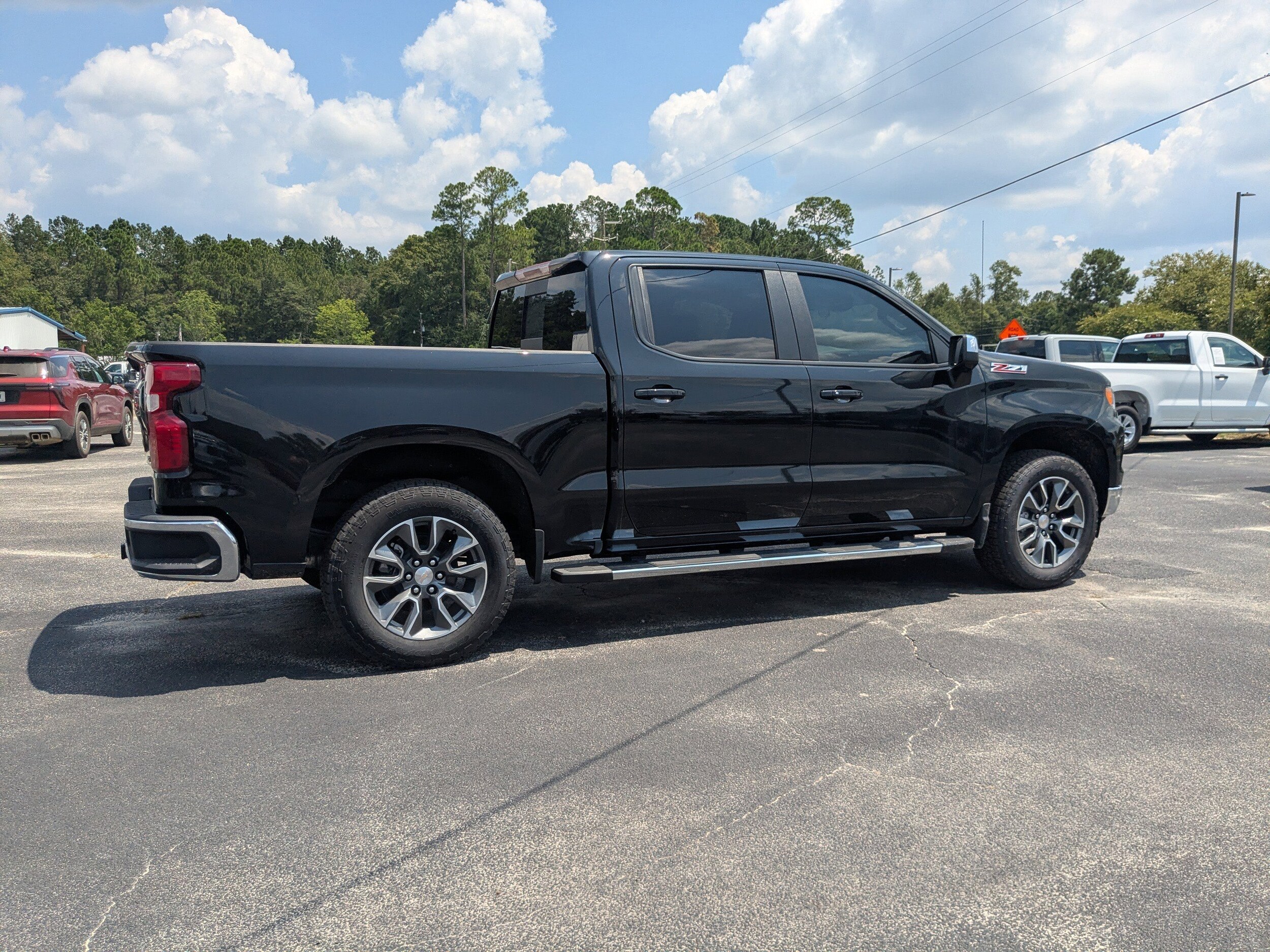 2025 Chevrolet Silverado 1500 LT photo 2