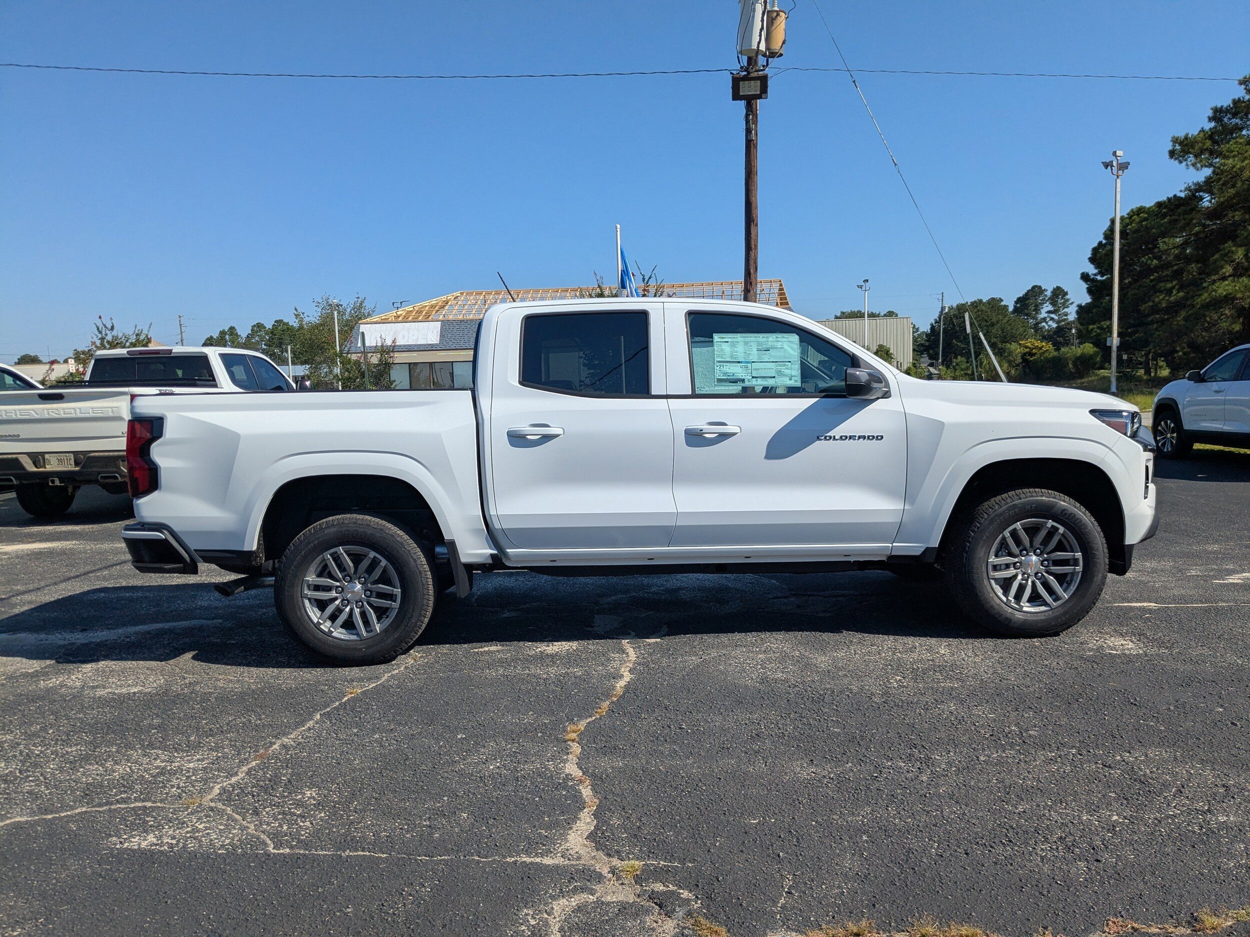 2026 Chevrolet Colorado LT photo 2