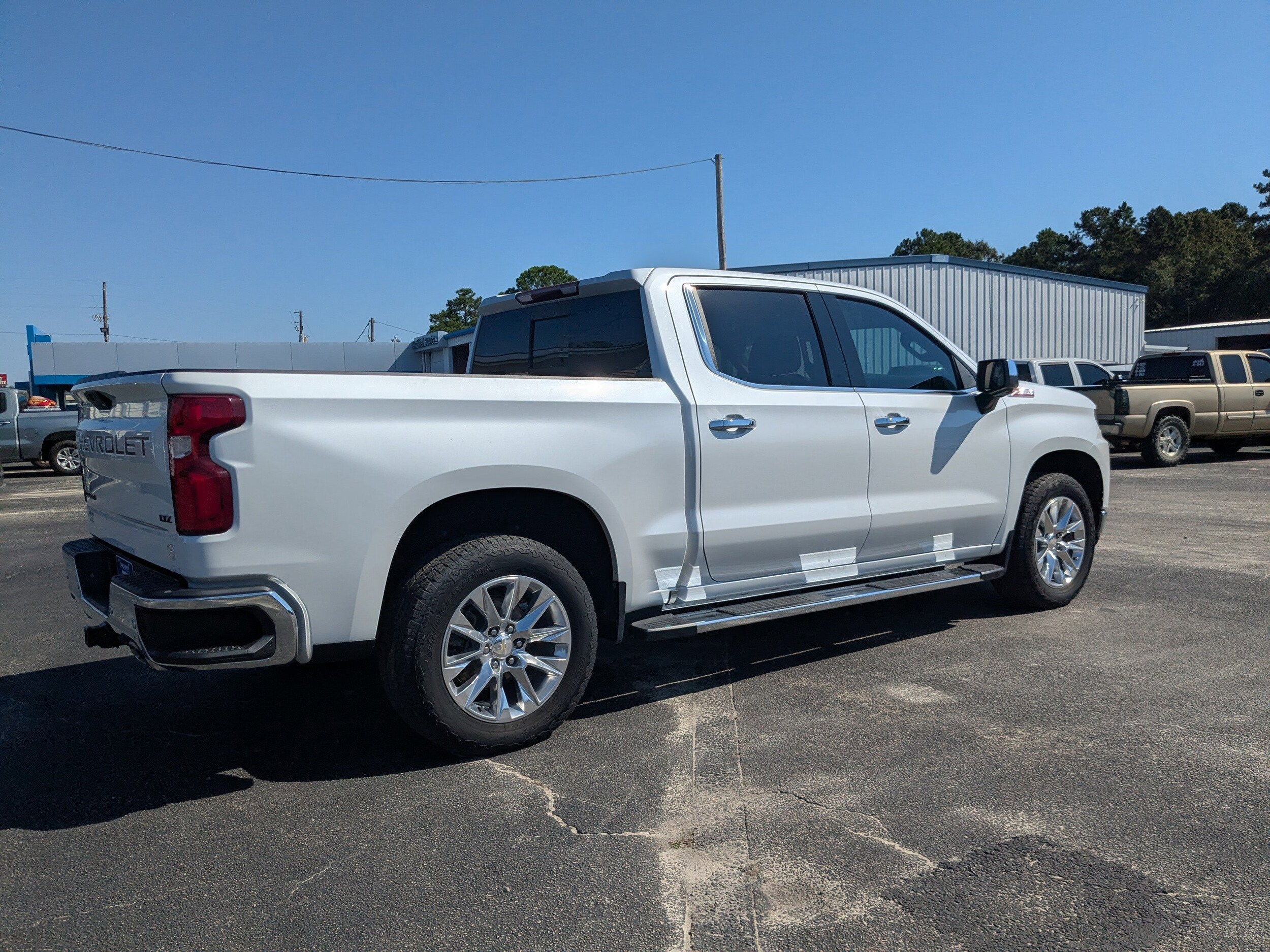 2021 Chevrolet Silverado 1500 LTZ photo 2