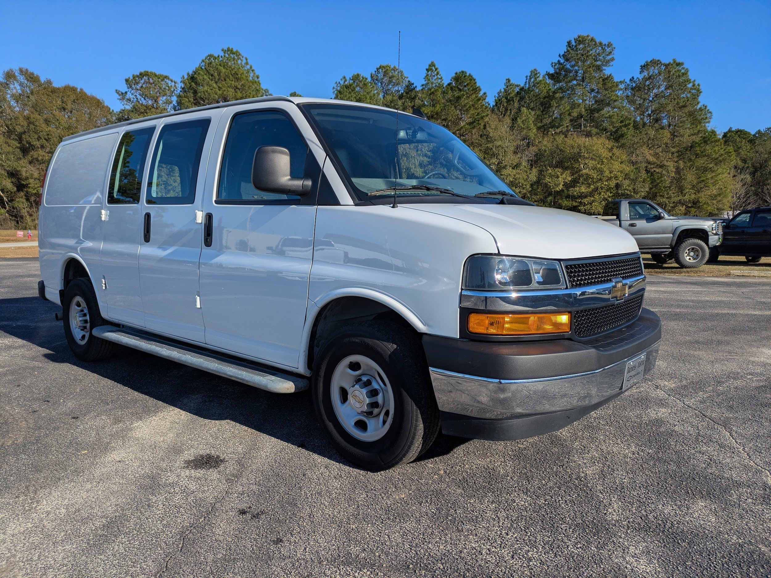 2024 Chevrolet Express Cargo Work Van's photo