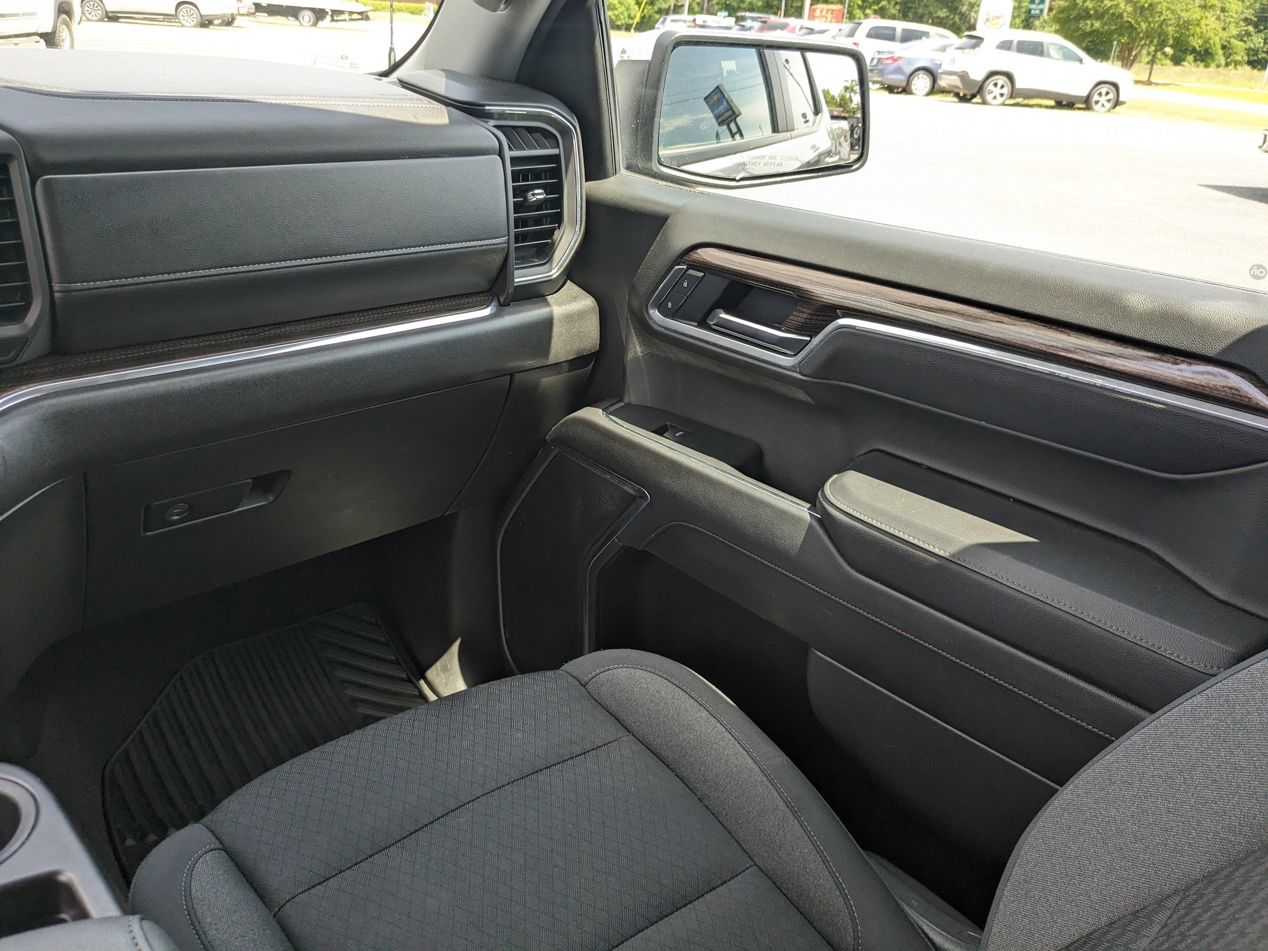 2025 Chevrolet Silverado 1500 LT - Photo 17