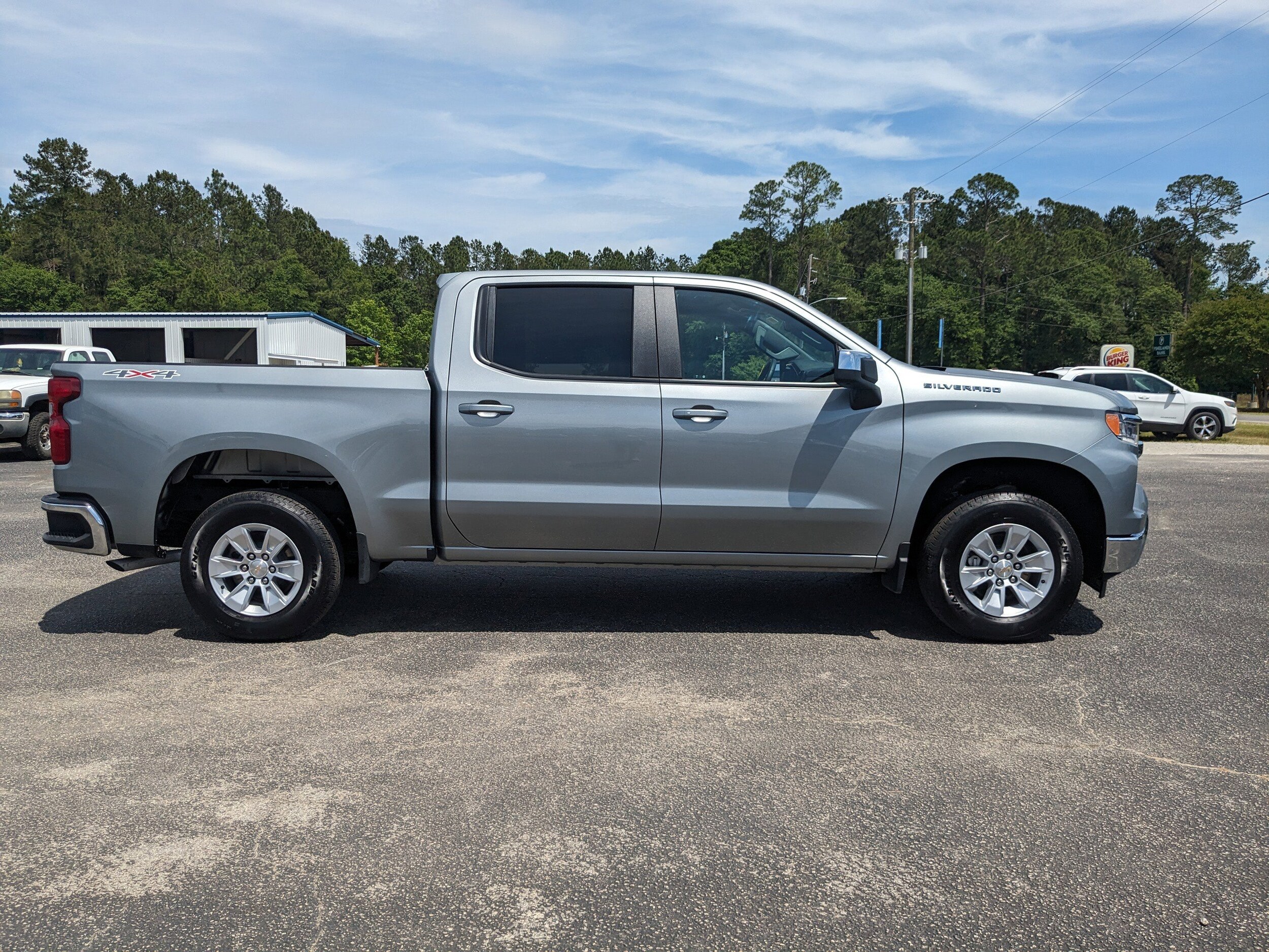 2025 Chevrolet Silverado 1500 LT - Photo 3