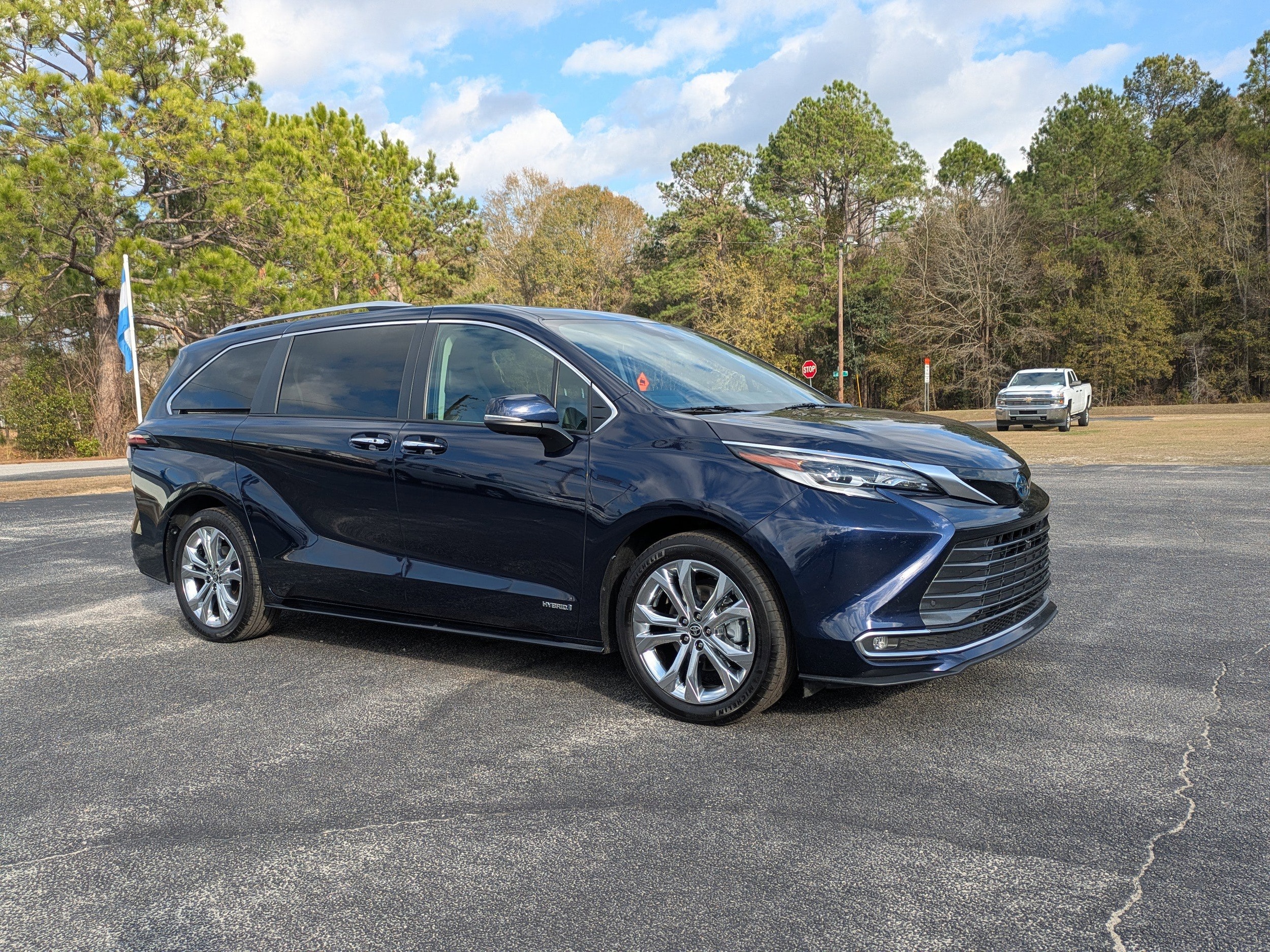 2021 Toyota Sienna Platinum's photo