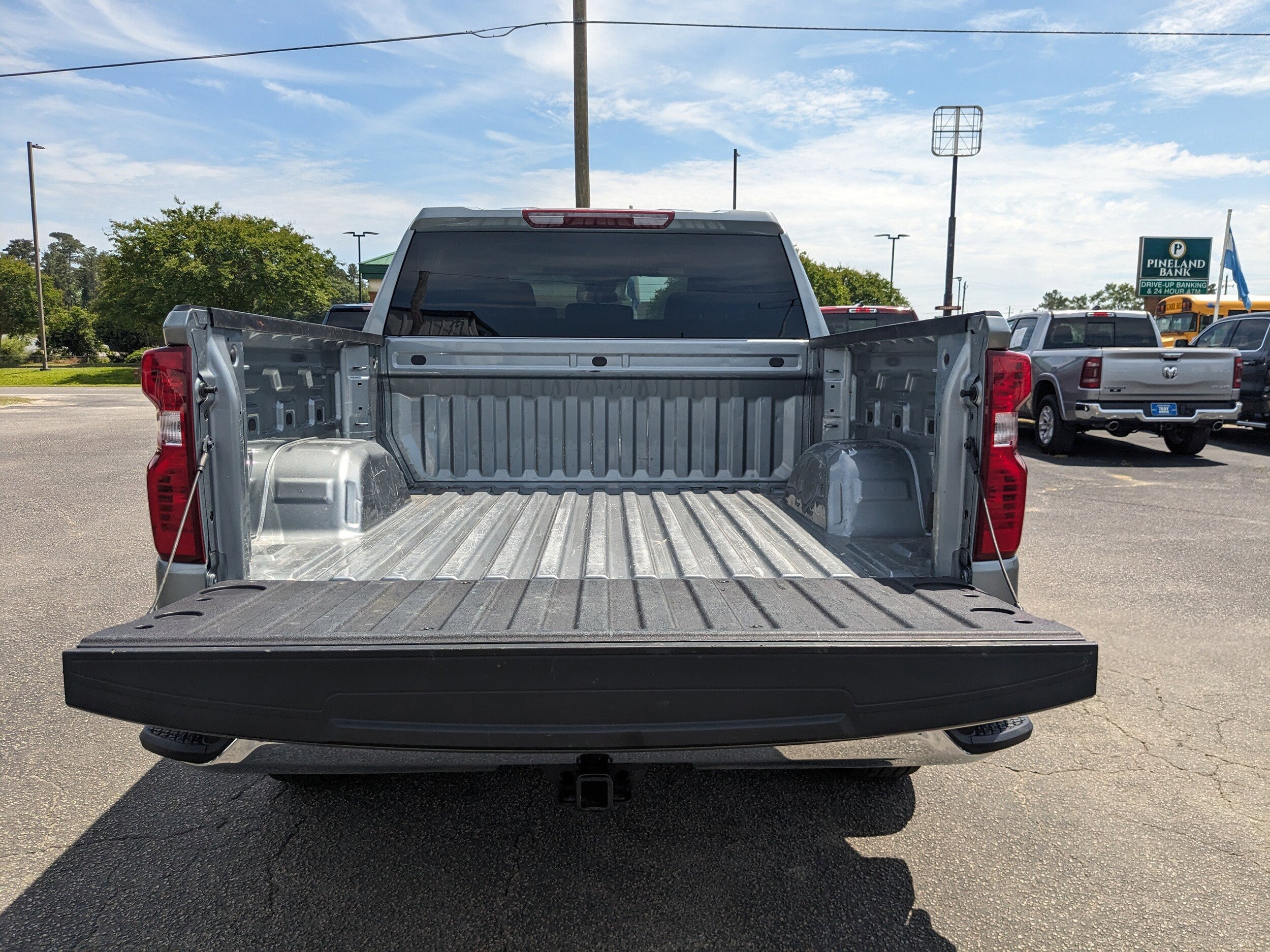 2025 Chevrolet Silverado 1500 LT - Photo 13