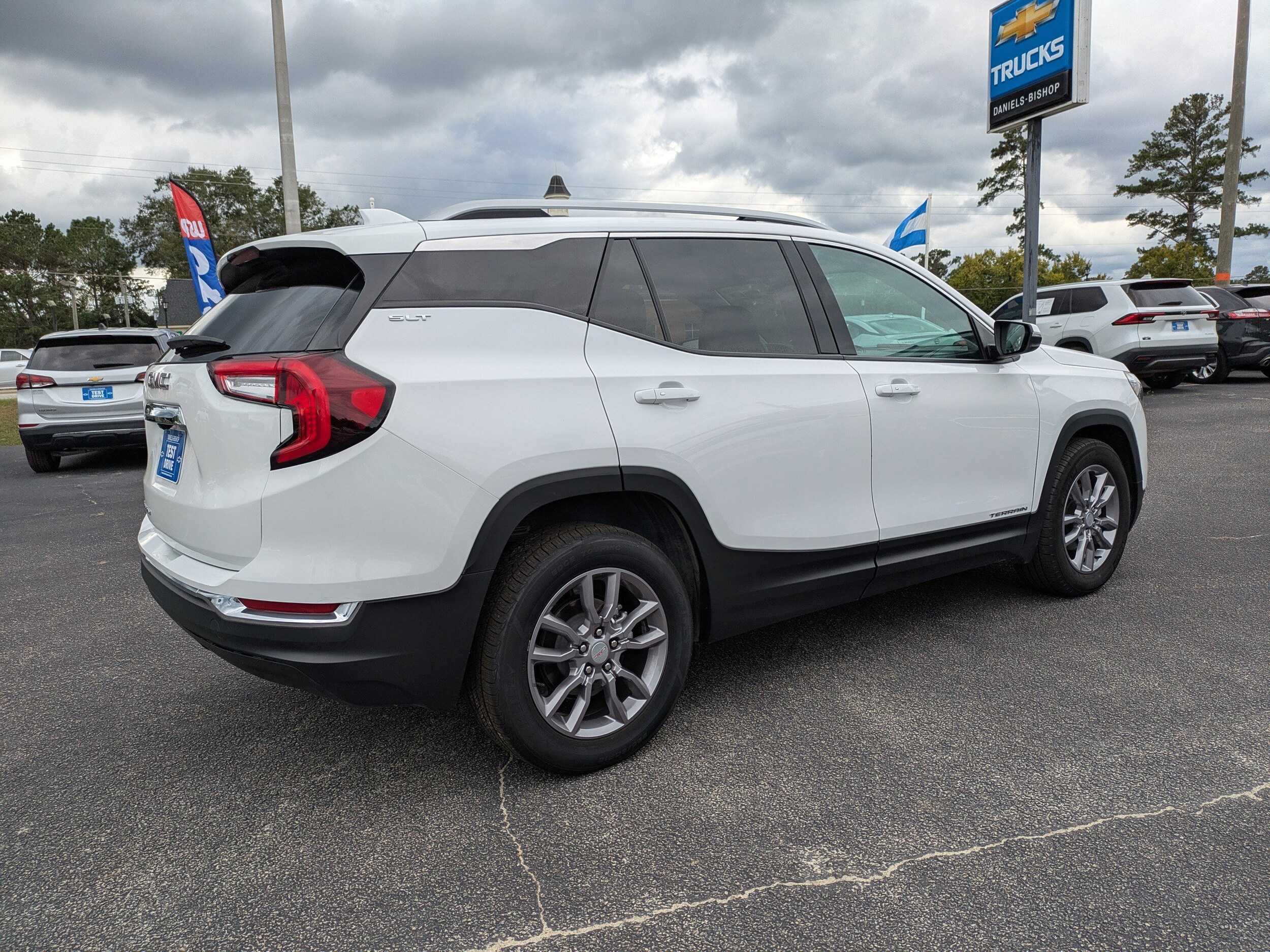 2024 Gmc Terrain SLT photo 2