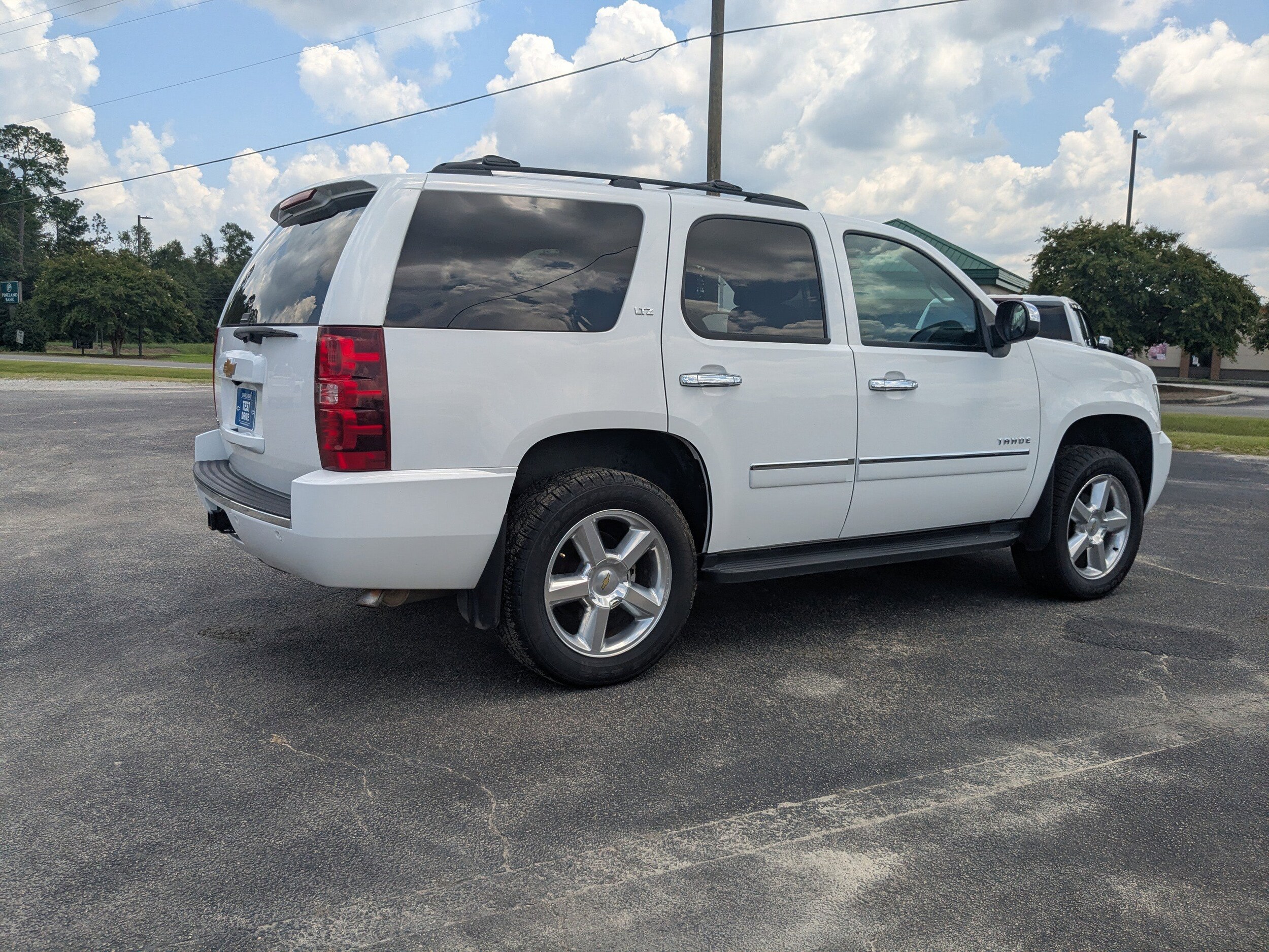 2013 Chevrolet Tahoe LTZ photo 3
