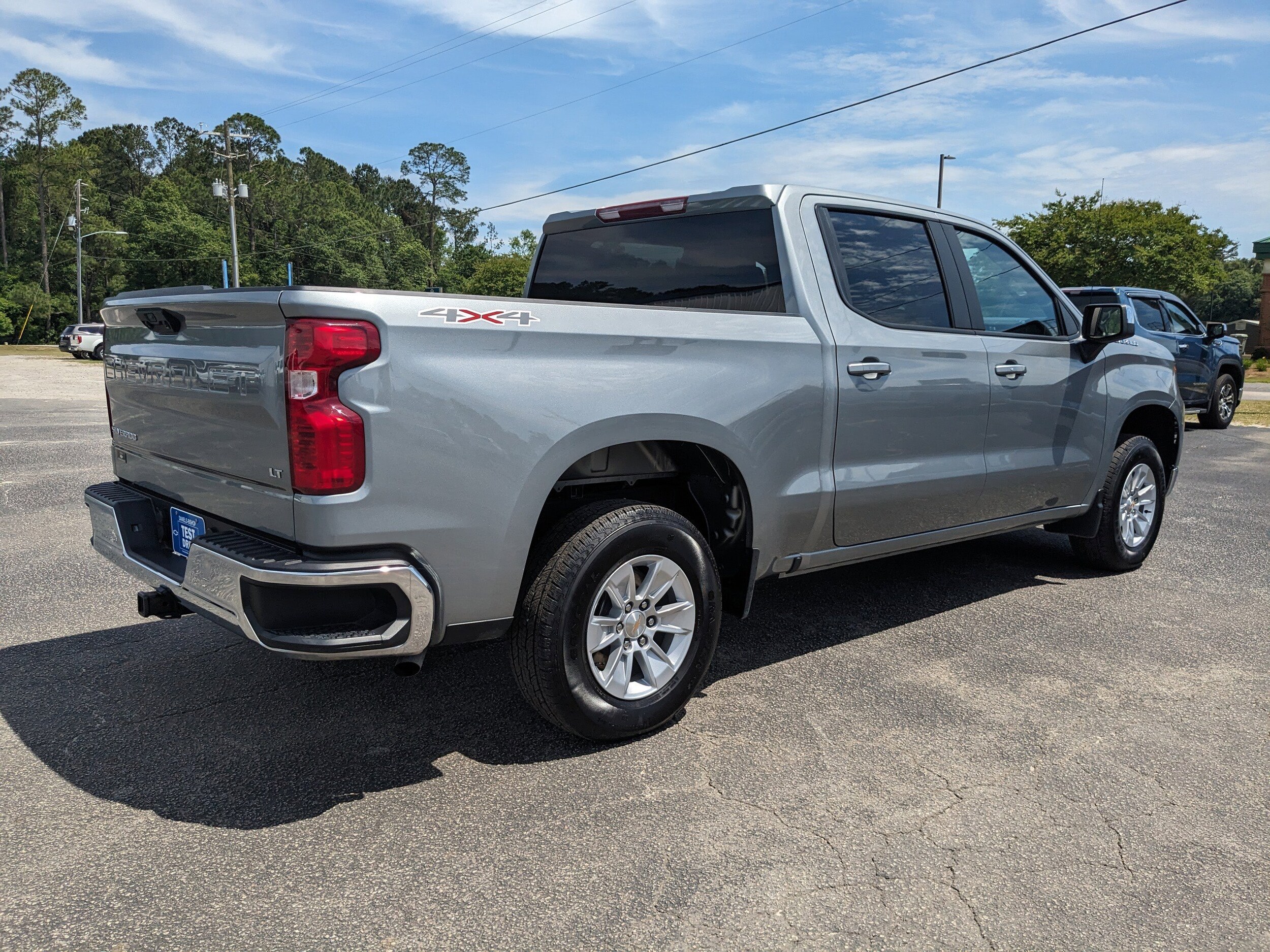 2025 Chevrolet Silverado 1500 LT photo 4
