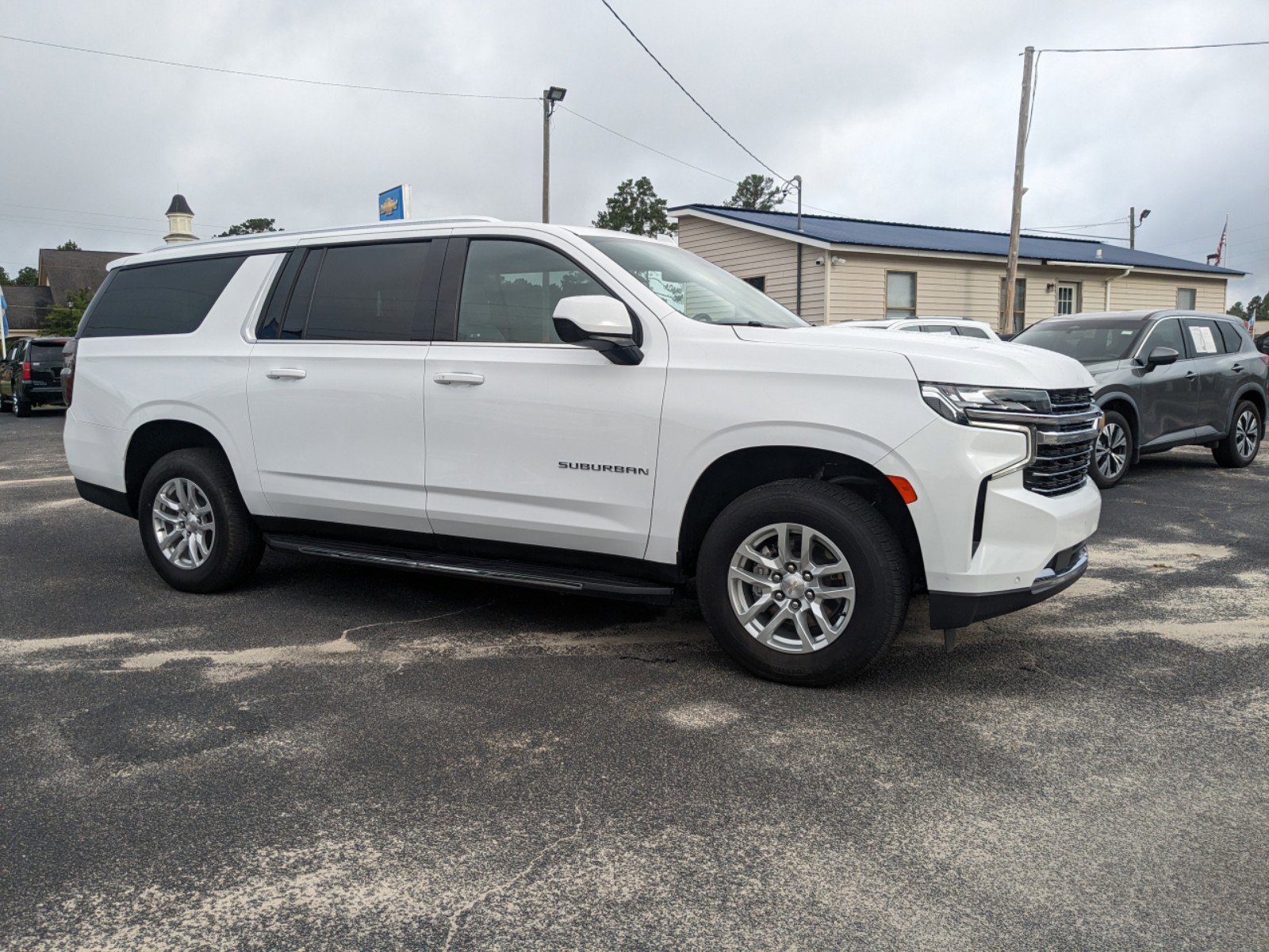 Used 2022 Chevrolet Suburban LT with VIN 1GNSCCKD8NR223771 for sale in Metter, GA