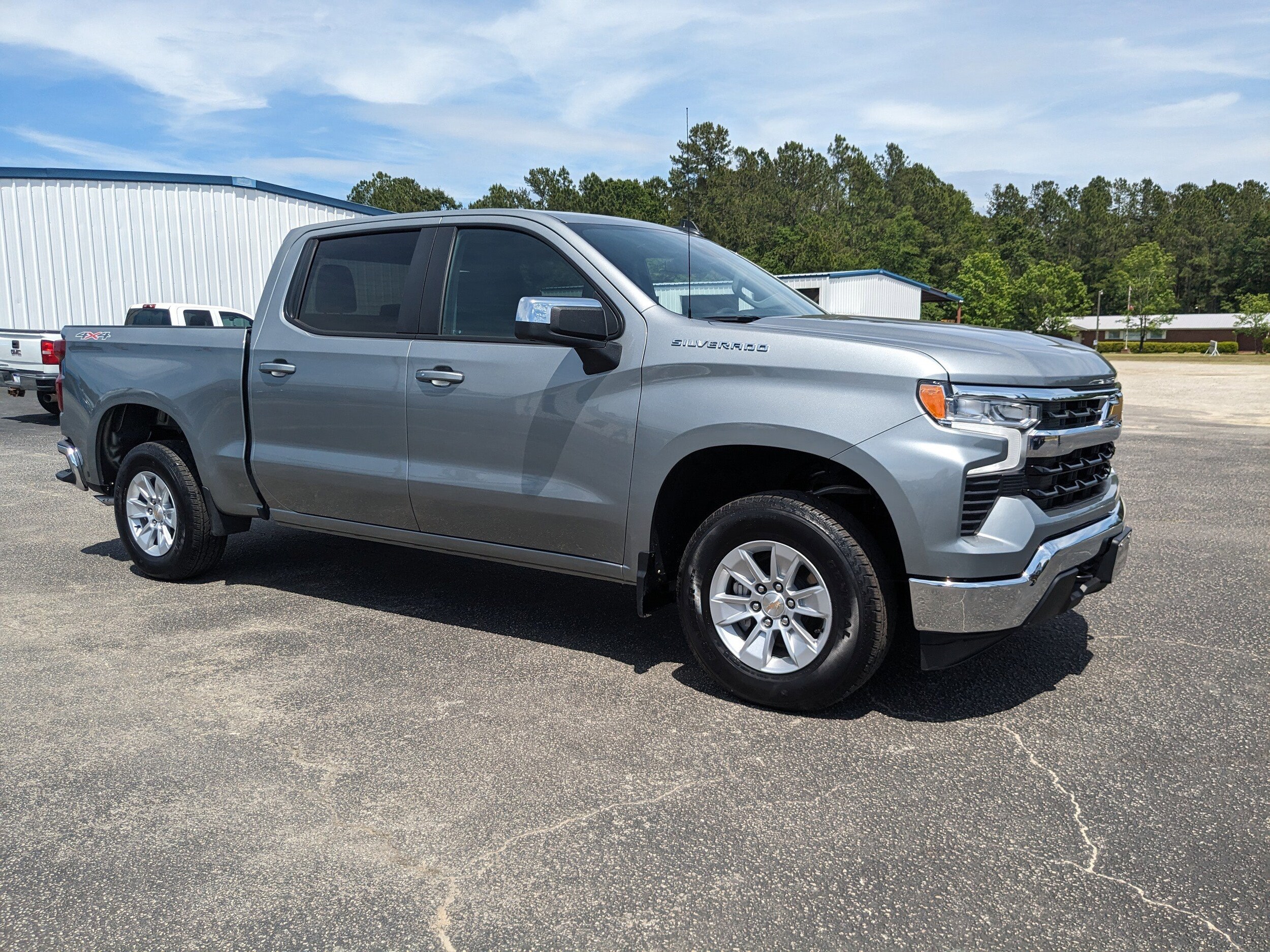 2025 Chevrolet Silverado 1500 LT photo 2