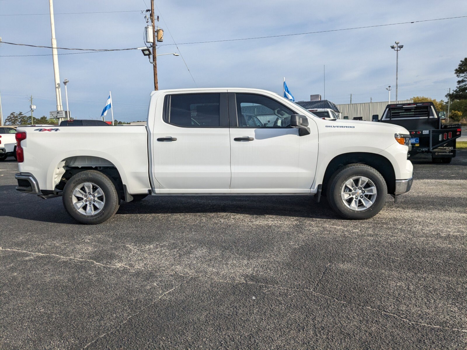 2024 Chevrolet Silverado 1500 photo 2