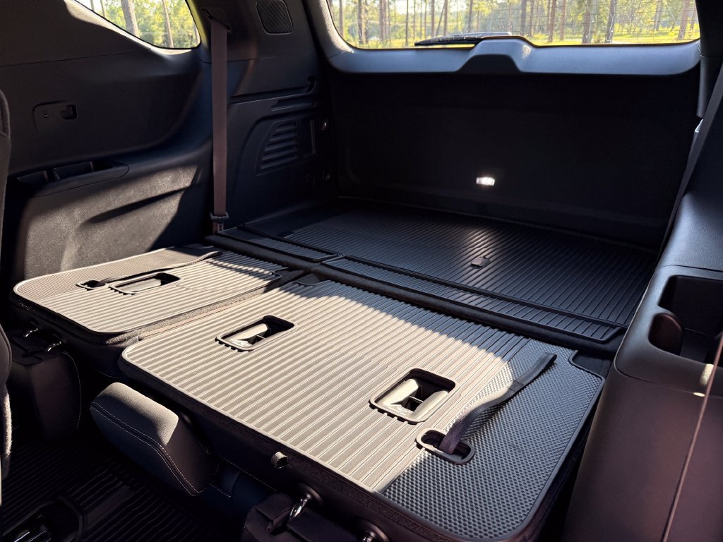 2027 Chevrolet Traverse LT - Photo 28