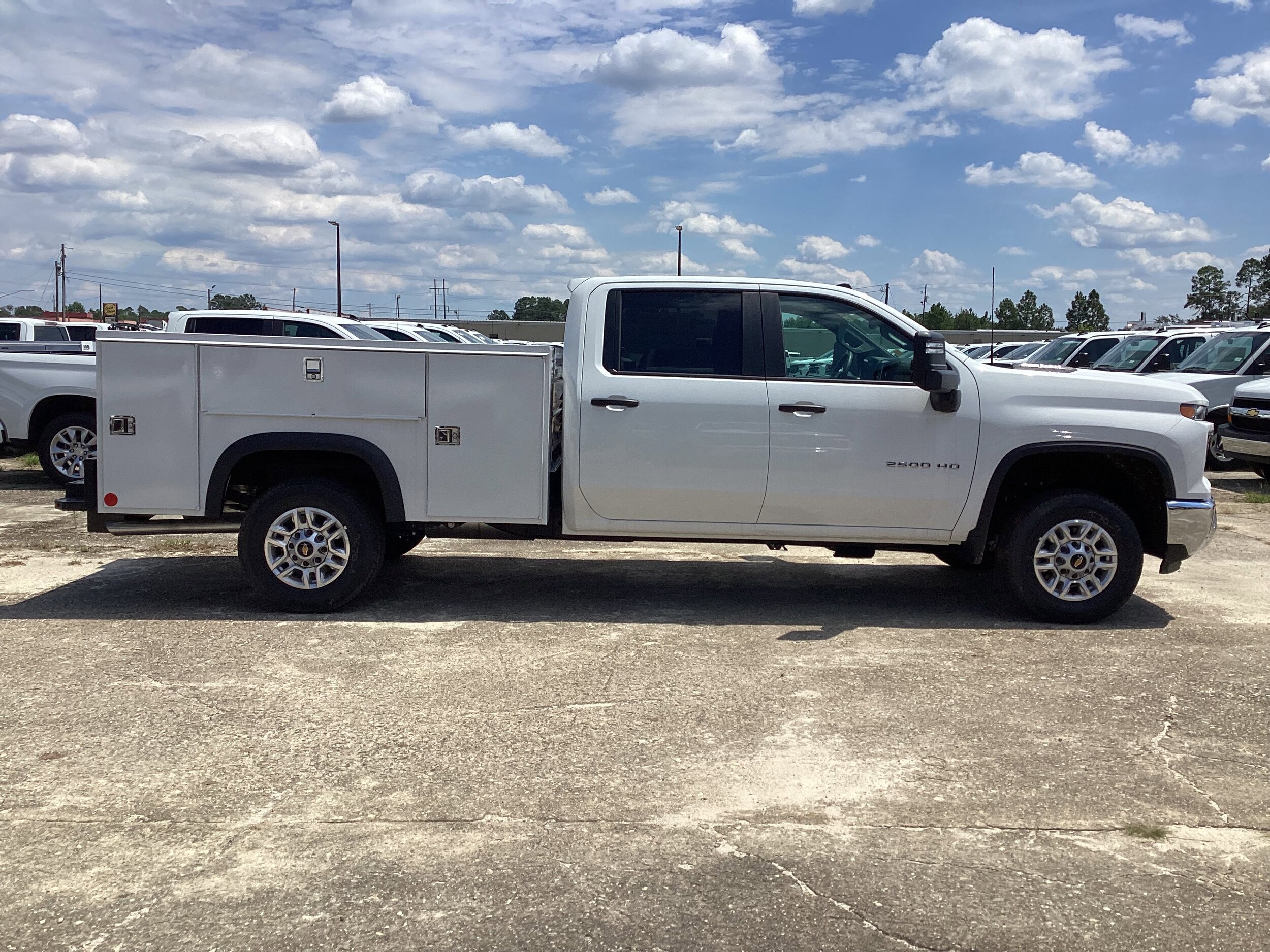 2025 Chevrolet Silverado 2500HD photo 4