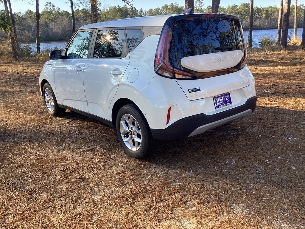 Used 2023 Kia Soul LX